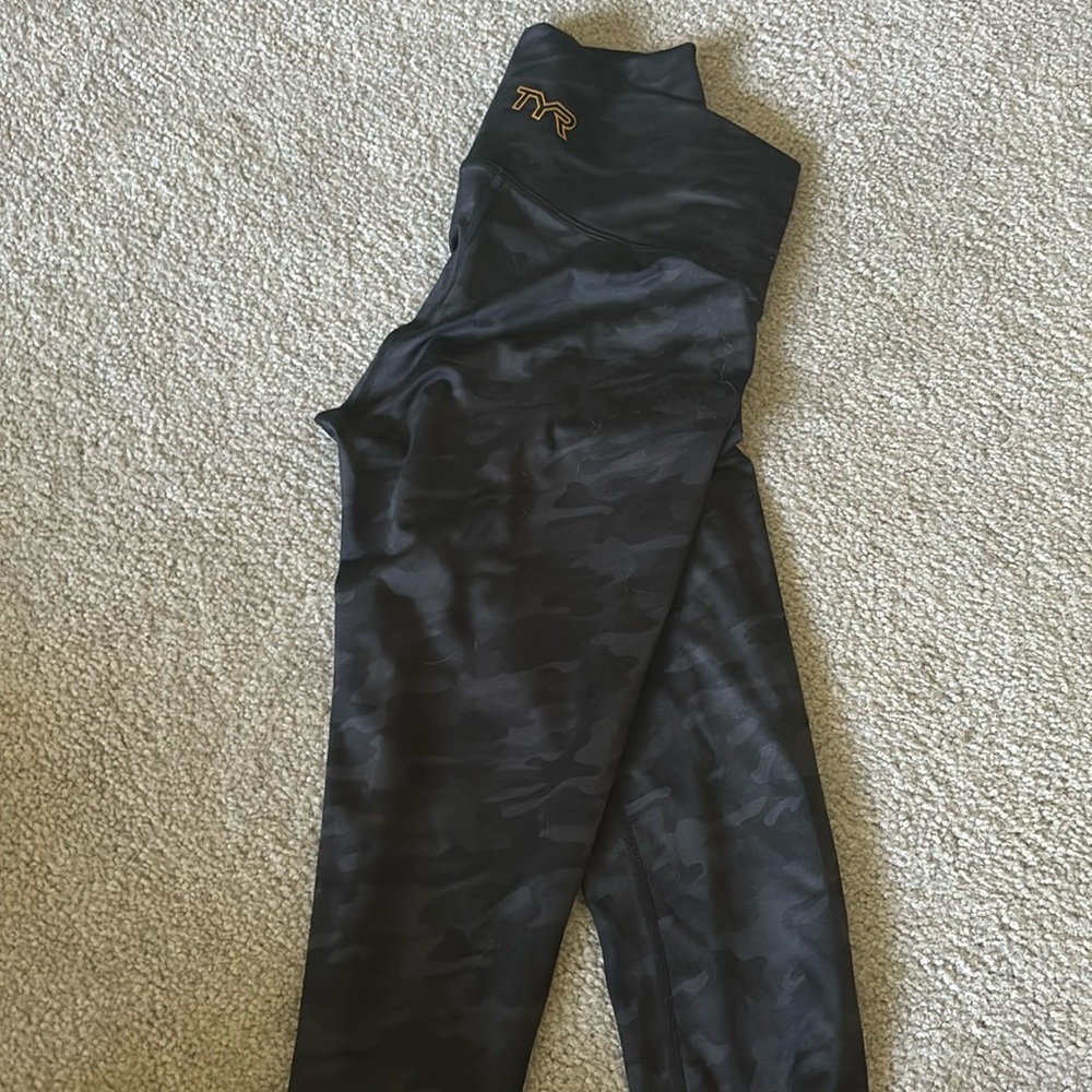 TYR 25” length leggings. Women’s large black camo